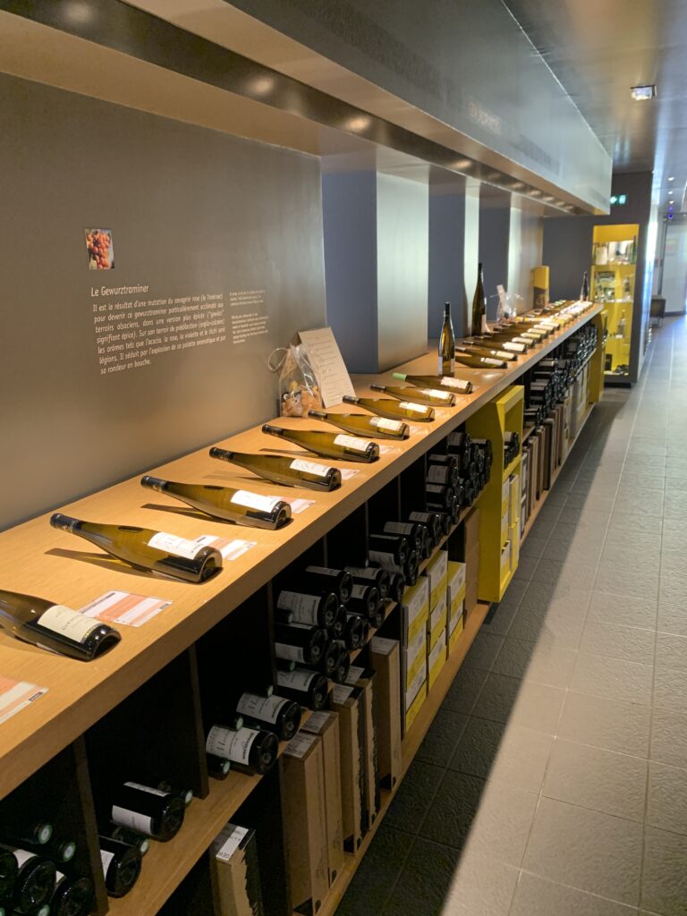 カーヴ・ド・リボーヴィレの店内