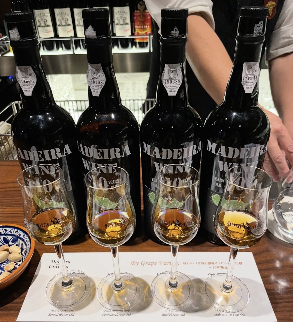 酒精強化ワインテイスティングの様子